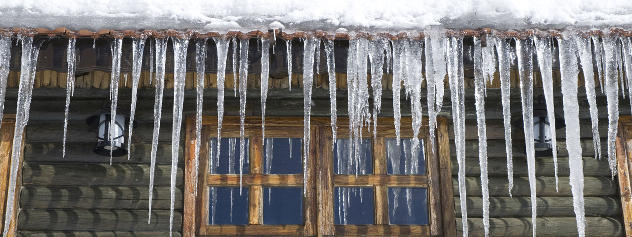 spray foam prevents ice dams by providing proper insulation in Minneapolis attic spaces
